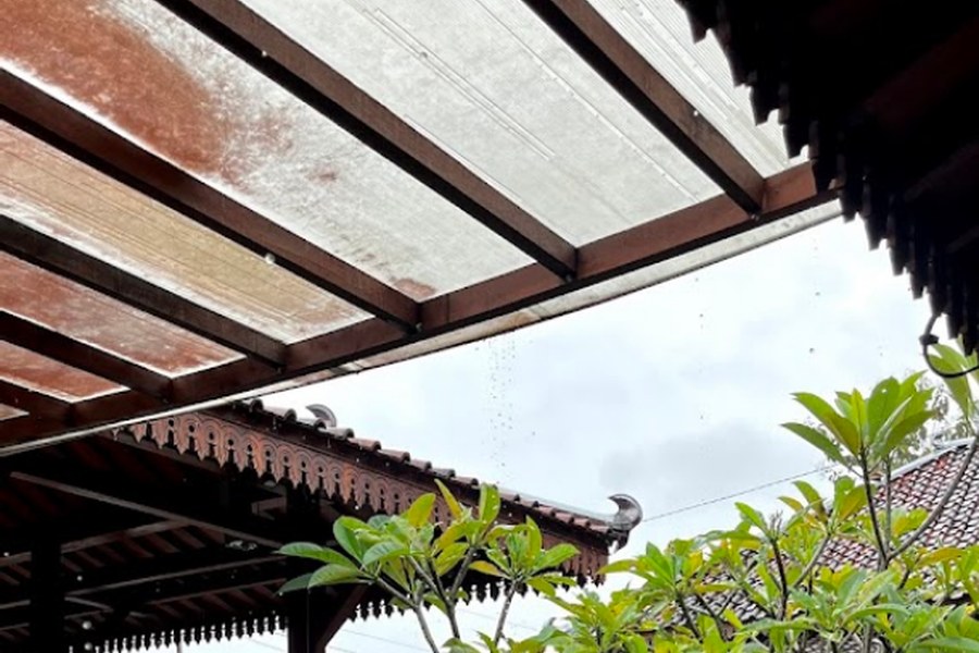 Taman & Teras - Rumah Joglo Alfarobi